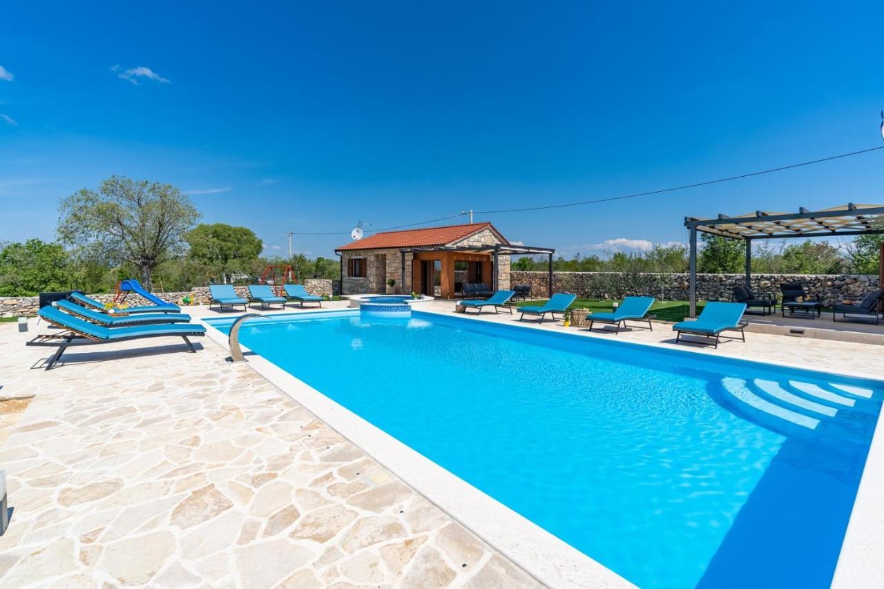 New! Promina Luxury Villa With 72Sqm Heated Pool, Jacuzzi, Infrared Sauna, Tennis Court, Media Room Bogatic Ngoại thất bức ảnh